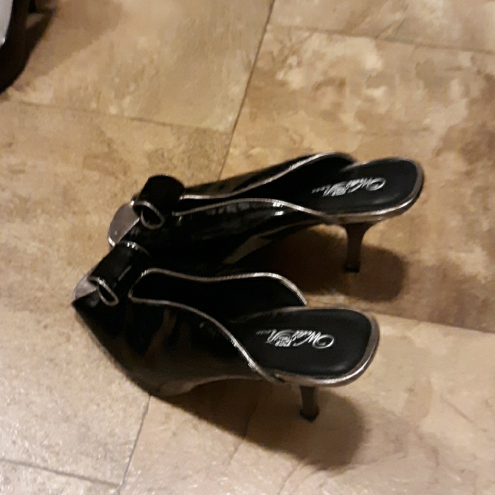 Wild Rose Black Patent Leather Mule